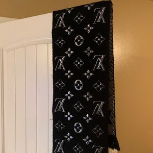 Louis Vuitton Logomania Shine Scarf.
